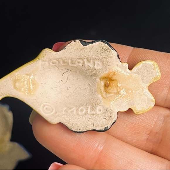 holland mold. pixie pins mid century brooch as is. crafts trinkets yellow blue - Picture 4 of 5